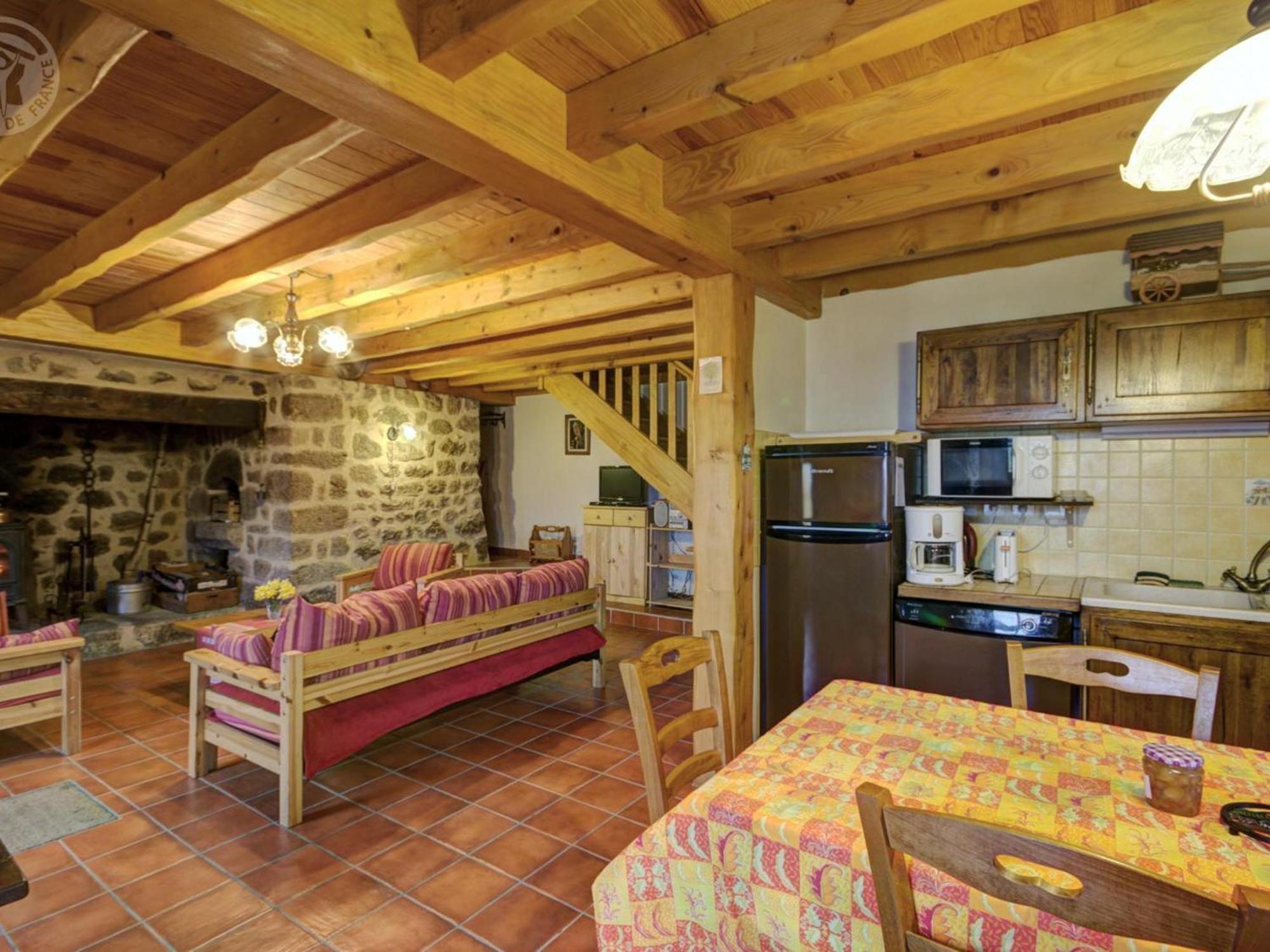 Saint-Jean-Soleymieux Charmant Gite Avec Terrasse, Cheminee Et Jardin, A Proximite Des Bois, Animaux Acceptes - Fr-1-496-205 מראה חיצוני תמונה