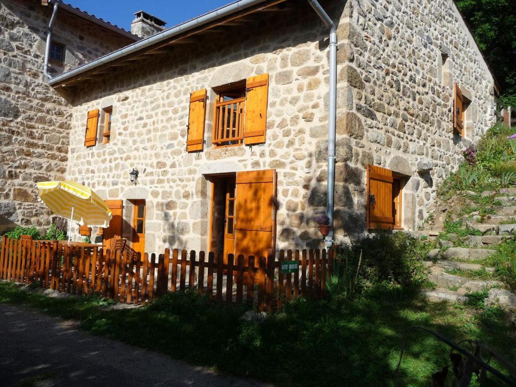 Saint-Jean-Soleymieux Charmant Gite Avec Terrasse, Cheminee Et Jardin, A Proximite Des Bois, Animaux Acceptes - Fr-1-496-205 מראה חיצוני תמונה