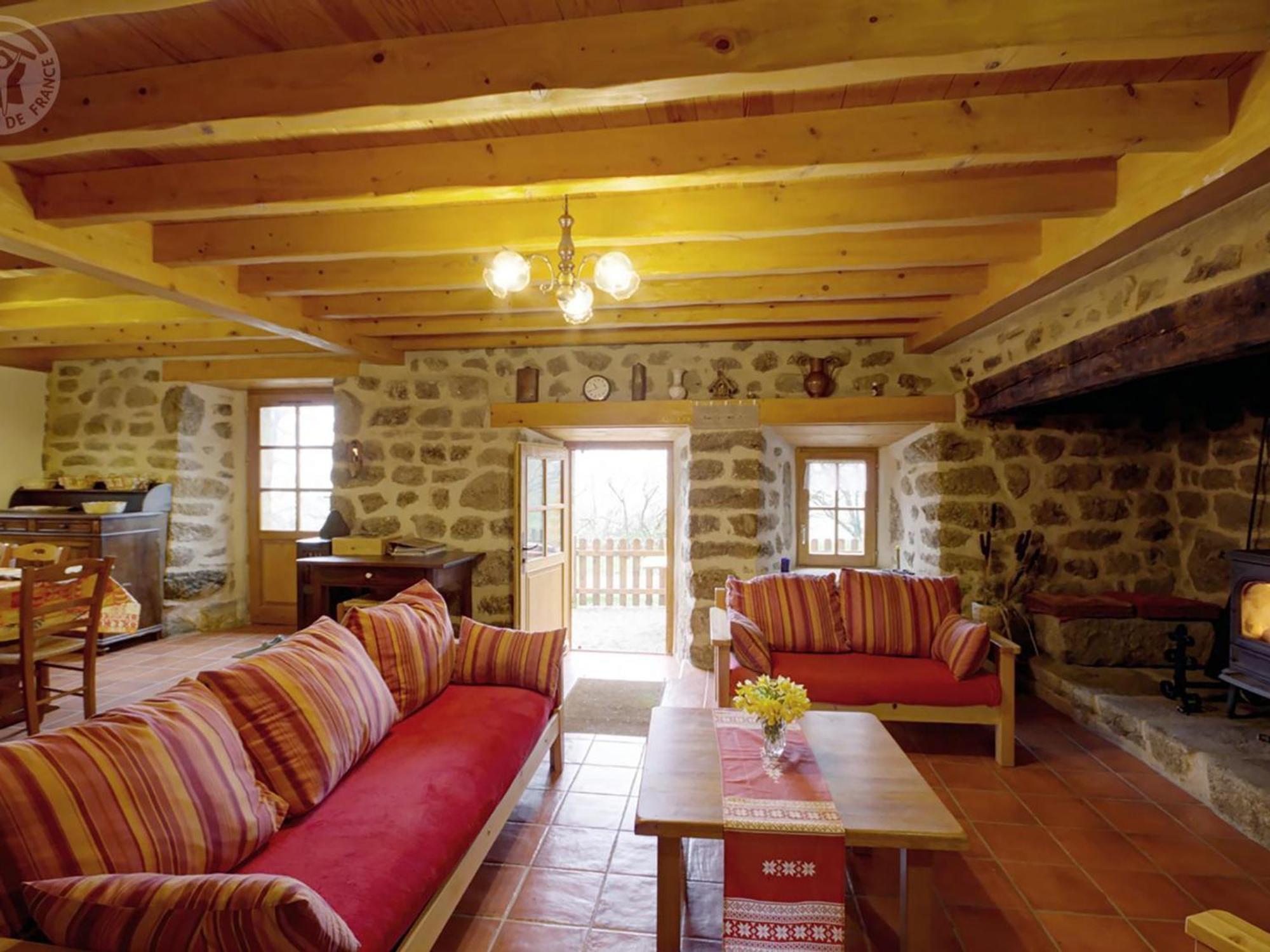 Saint-Jean-Soleymieux Charmant Gite Avec Terrasse, Cheminee Et Jardin, A Proximite Des Bois, Animaux Acceptes - Fr-1-496-205 מראה חיצוני תמונה
