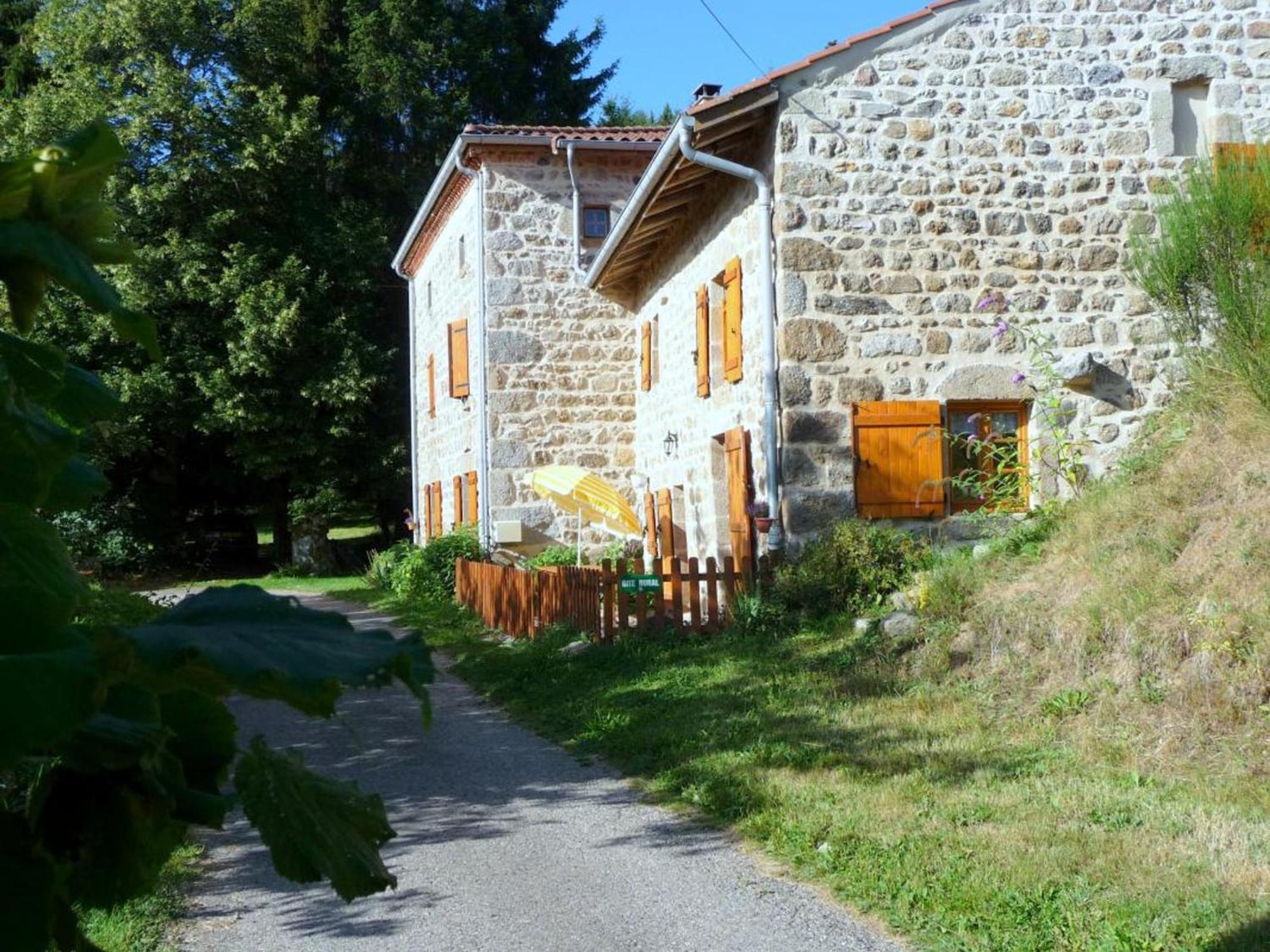 Saint-Jean-Soleymieux Charmant Gite Avec Terrasse, Cheminee Et Jardin, A Proximite Des Bois, Animaux Acceptes - Fr-1-496-205 מראה חיצוני תמונה